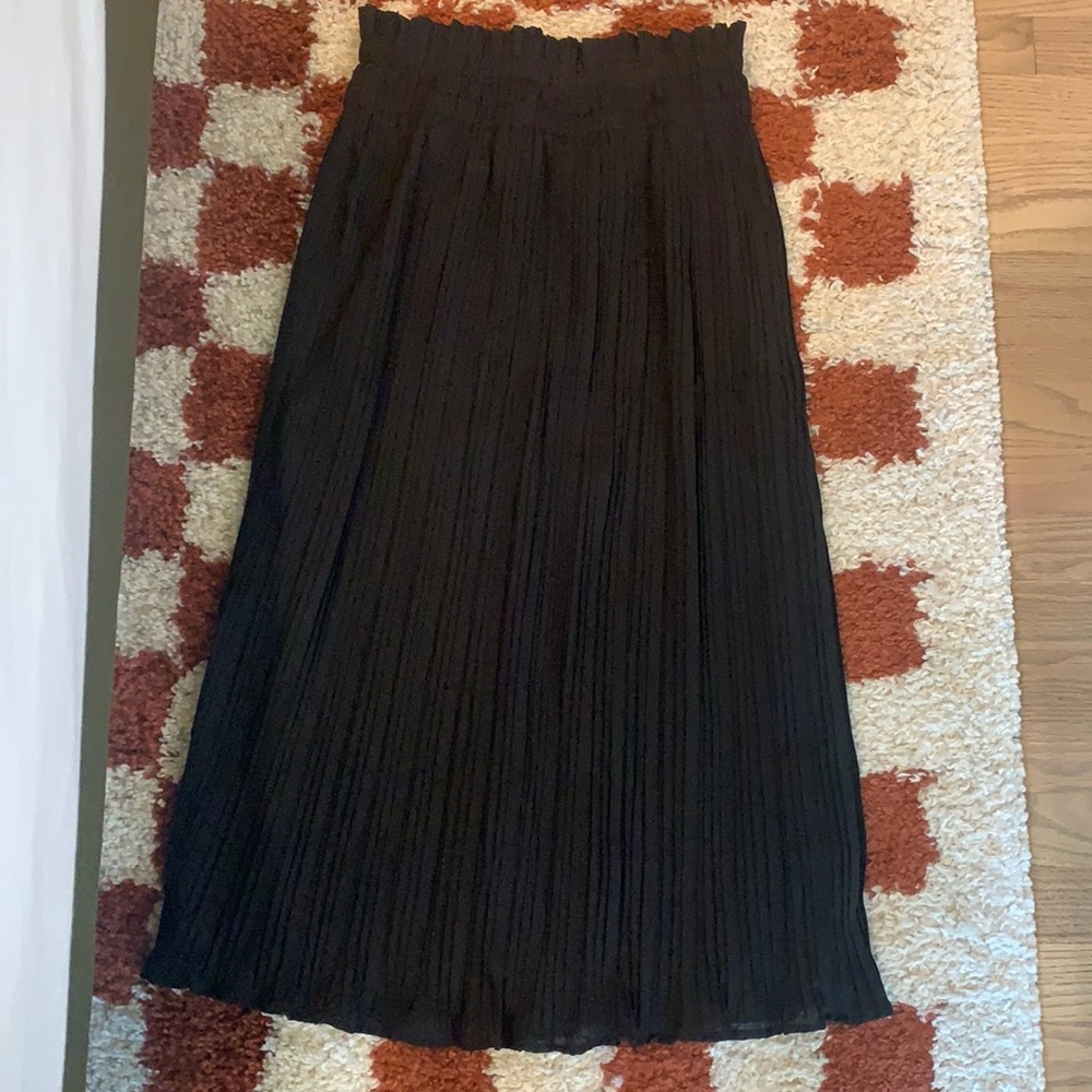 DO+BE Black Pleated Midi skirt